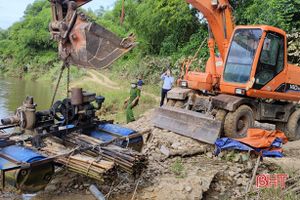 Tiếp tục phá dỡ 2 bến khai thác cát trái phép ở Hương Khê