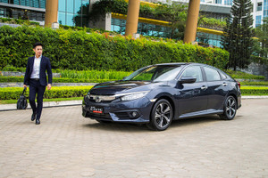 Vừa bán ra thị trường, Honda Việt Nam đã triệu Civic mới về sửa chữa