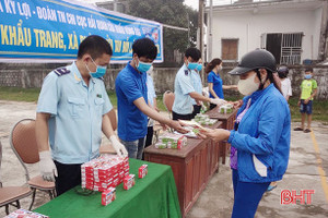 Đổi rác thải nhựa lấy khẩu trang, xà phòng chống dịch Covid-19