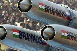 Ấn Độ thử thành công tên lửa BrahMos phiên bản hải đối bờ