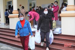 73 suất quà đến với phụ nữ bị ảnh hưởng dịch COVID-19 ở Hương Khê