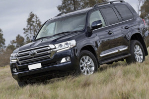 Toyota Land Cruiser 2019 nâng cấp trang bị, tăng giá 333 triệu đồng