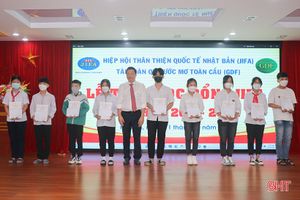 JIFA trao 102 suất học bổng cho học sinh Hà Tĩnh
