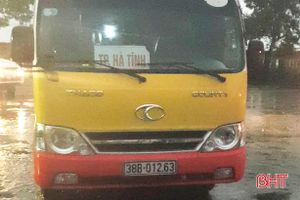 CSGT Hà Tĩnh bắt thêm 1 xe buýt “nhái” chạy tuyến thành phố - Kỳ Anh