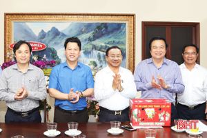 Lãnh đạo Hà Tĩnh trao đổi kinh nghiệm cải cách hành chính, phát triển kinh tế với tỉnh Long An