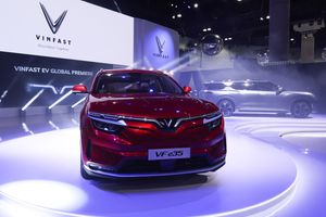 Ngắm VinFast VF e35 - SUV phong cách coupe vừa ra mắt tại Mỹ