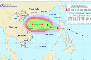 Bão số 8 di chuyển theo hướng Tây, mỗi giờ đi được 10-15km