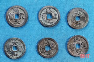Phát hiện 15kg tiền cổ thời Lê Sơ ở Hà Tĩnh