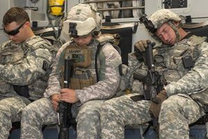 Nghệ thuật ngủ trưa trong 2 phút của binh sĩ Mỹ
