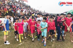 4.000 nam thiếu niên Hà Tĩnh tham gia tuyển sinh vào PVF