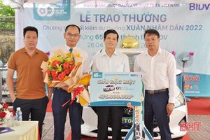 BIDV trao ô tô Hyundai Accent cho khách hàng Hà Tĩnh trúng thưởng