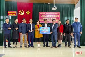 Trao tặng trên 3.100 đầu sách cho 8 xã miền núi Hương Khê