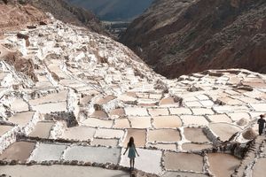 Đến thăm ruộng muối bậc thang độc đáo ở Peru