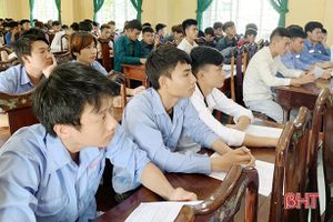 Gần 180 sinh viên đăng ký tuyển dụng vào Công ty thép Hòa Phát Dung Quất