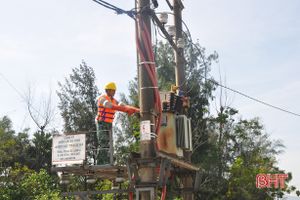 Cấp điện trở lại cho 100% khách hàng bị ảnh hưởng mưa lũ ở Hà Tĩnh