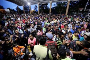 Người di cư Honduras chạy trốn đói nghèo, ầm ầm đổ về biên giới Mỹ