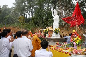 Chùa Hang Hà Tĩnh tổ chức lễ an vị tượng Đức Phật đản sanh
