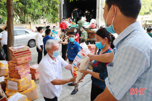 Hà Tĩnh bài bản, khoa học trong tiếp nhận, vận chuyển hàng hóa hỗ trợ tâm dịch miền Nam