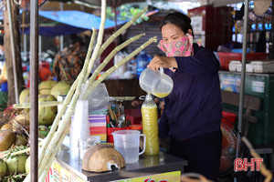 Hộ kinh doanh giải khát bình dân tại TP Hà Tĩnh “đắt hàng” mùa nắng nóng