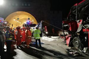 Tai nạn xe khách bên trong đường hầm ở Trung Quốc, 36 người chết