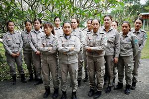 Đội rà phá bom mìn toàn nữ của Việt Nam lên báo nước ngoài