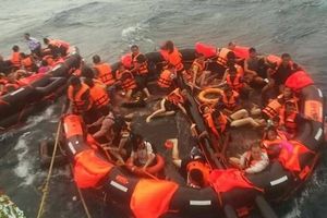2 vụ lật tàu chở du khách ở Thái Lan làm nhiều người mất tích