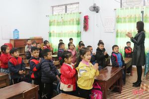 Rét đậm, các trường học ở Hà Tĩnh lo giữ ấm cho trẻ