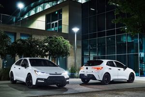 Toyota Corolla 2020 phiên bản bóng đêm thêm tính năng hiện đại