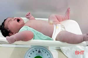 Em bé chào đời ở Hà Tĩnh nặng 6,2kg