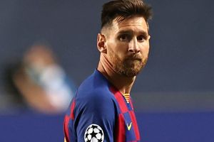 Lionel Messi từ chối hội quân theo lịch hẹn của Barca
