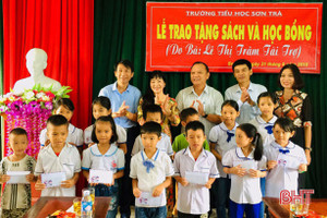 Trên 100 đầu sách "gửi yêu thương" đến học sinh Hương Sơn