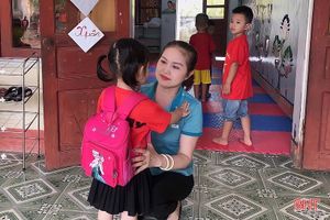“Người mẹ thứ hai” trong ngôi trường hạnh phúc ở Hà Tĩnh