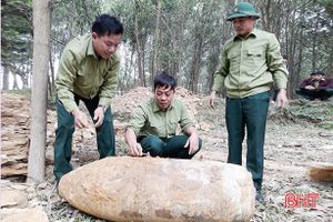 Phát hiện quả bom nặng khoảng 350kg trong vườn nhà dân ở Hương Khê