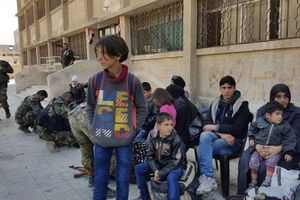 Hình ảnh dân thường sơ tán qua hành lang nhân đạo ở Đông Ghouta