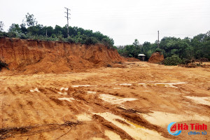 Chính quyền Phúc Trạch thờ ơ vụ "xẻ thịt" đất lâm nghiệp đắp vườn nhà trưởng công an xã!