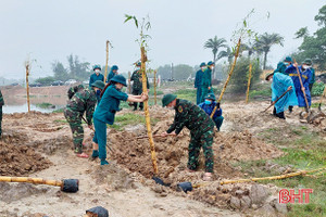 400 cán bộ, chiến sỹ, người dân ra quân xây dựng công viên sinh thái phía Tây TP Hà Tĩnh