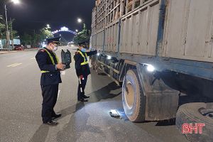 Hà Tĩnh xử phạt 74 phương tiện chở quá tải