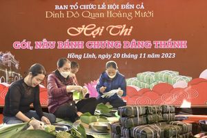 Hàng trăm người thi gói bánh chưng tại lễ hội đền Cả