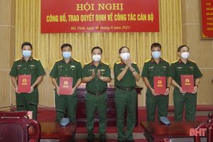 Bộ CHQS tỉnh Hà Tĩnh trao quyết định điều động, bổ nhiệm 4 vị trí công tác