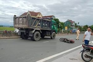 Va chạm với xe tải, người đàn ông đi xe máy tử vong tại chỗ