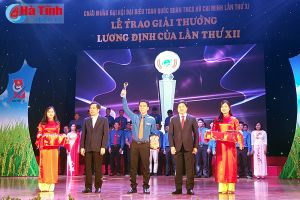 2 thanh niên Hà Tĩnh vinh dự nhận giải thưởng Lương Định Của