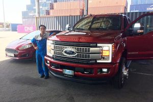 Siêu tải Ford F-450 Super Duty về Việt Nam