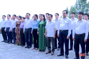 Lãnh đạo Hà Tĩnh dâng hương tưởng niệm 118 năm ngày sinh cố Tổng Bí thư Trần Phú