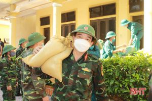 Can Lộc chở 60 tấn gạo vào hỗ trợ đồng bào miền Nam