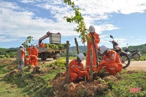 Đoàn Thanh niên Điện lực Hà Tĩnh hỗ trợ xã Điền Mỹ xây dựng nông thôn mới