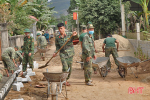 Hơn 100 chiến sỹ Trung đoàn 841 giúp Sơn Giang làm nông thôn mới