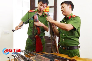 Công an Thạch Hà thu gần 100 khẩu súng các loại