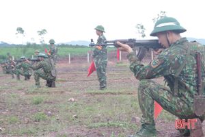 120 chiến sỹ mới Trung đoàn 841 thực hành bắn súng tiểu liên, ném lựu đạn