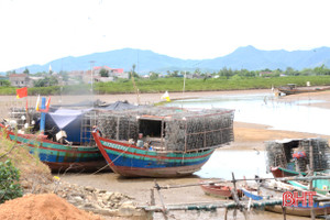 Tàu giã cào "tận diệt" hải sản: Tàu nhỏ nằm bờ, ngư dân tìm đường xuất khẩu lao động