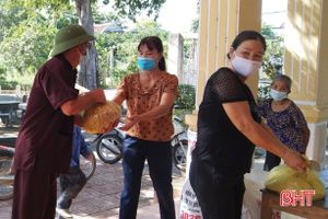Vũ Quang quyên góp hơn 20 tấn nhu yếu phẩm ủng hộ đồng bào TP. Hồ Chí Minh